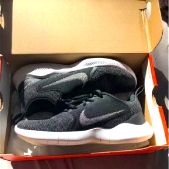 Shoes - nike running shoes